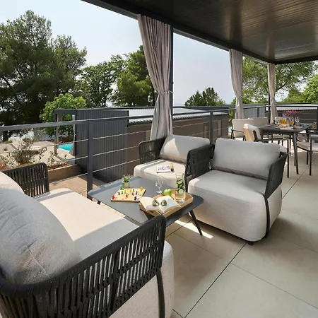 Awesome Home In Njivice With Wifi Vakantiehuis