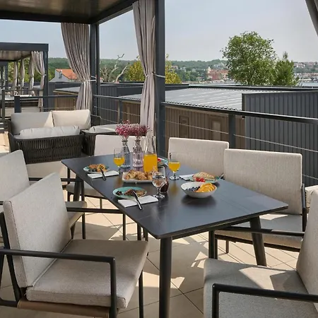 Vakantiehuis Awesome Home In Njivice With Wifi *